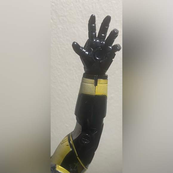 Marvels Ironman (Black/Gold) Talking Action Figure Hasbro 2012 GLOWS IN THE DARK - Picture 8 of 10